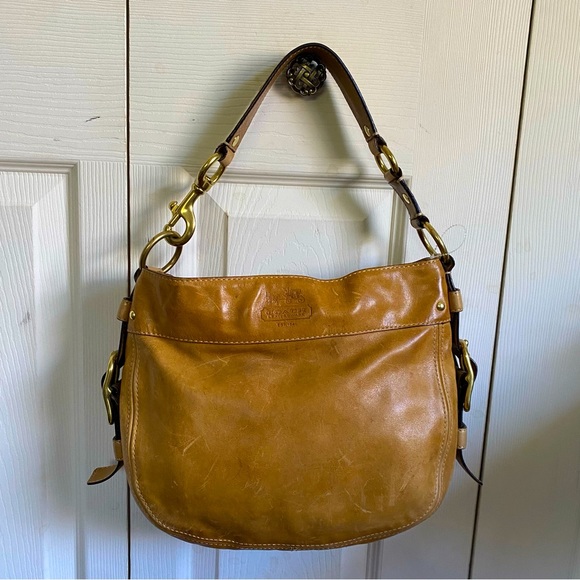 Coach Handbags - Coach leather shoulder bag